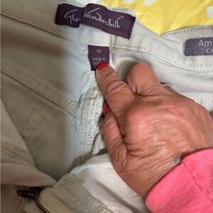Gloria Vanderbilt tan Capris size 12